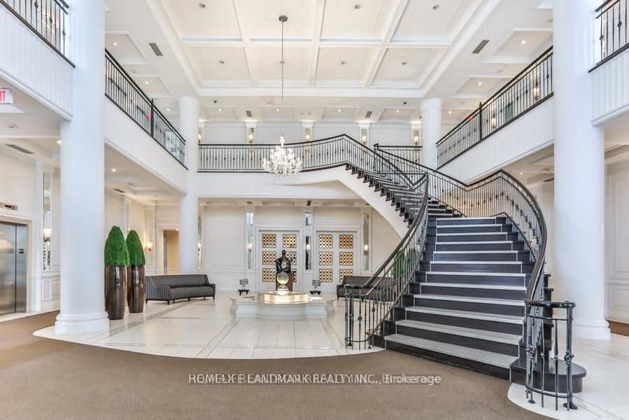 25 Greenview Avenue 315, Toronto, ON M2M 0A5
