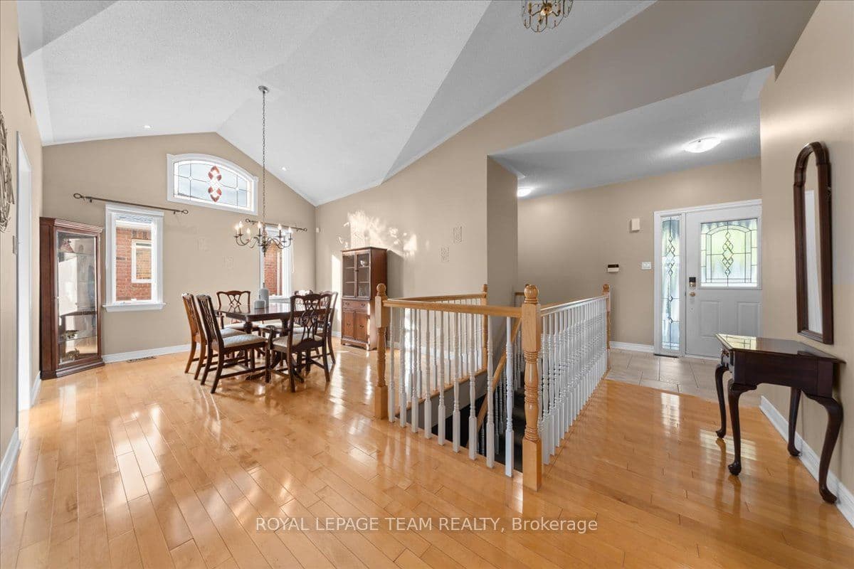 6 Amberlakes Drive, Stittsville - Munster - Richmond, ON K2S 1Z9