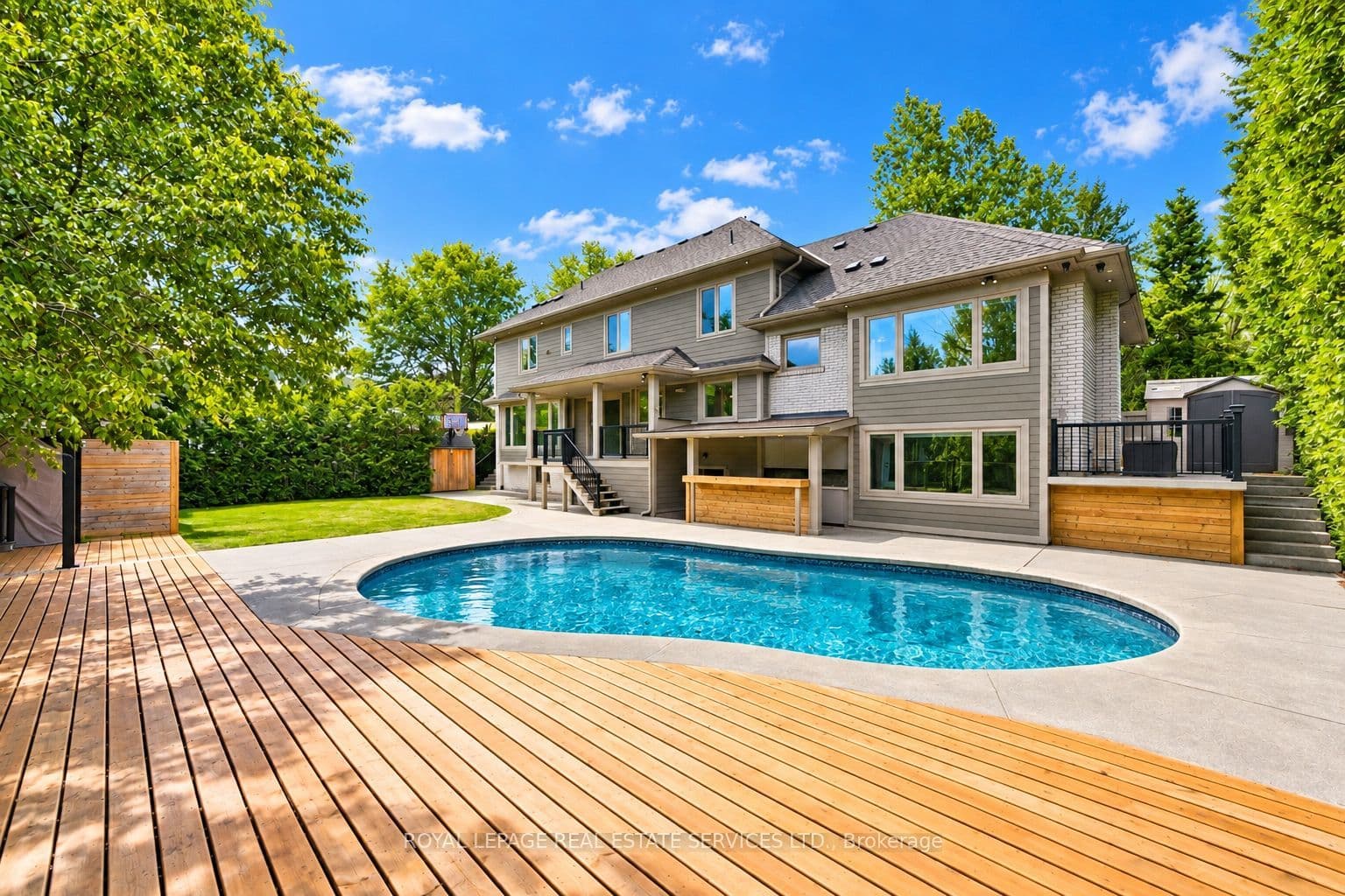 1601 Venetia Drive, Oakville, ON L6L 1K8