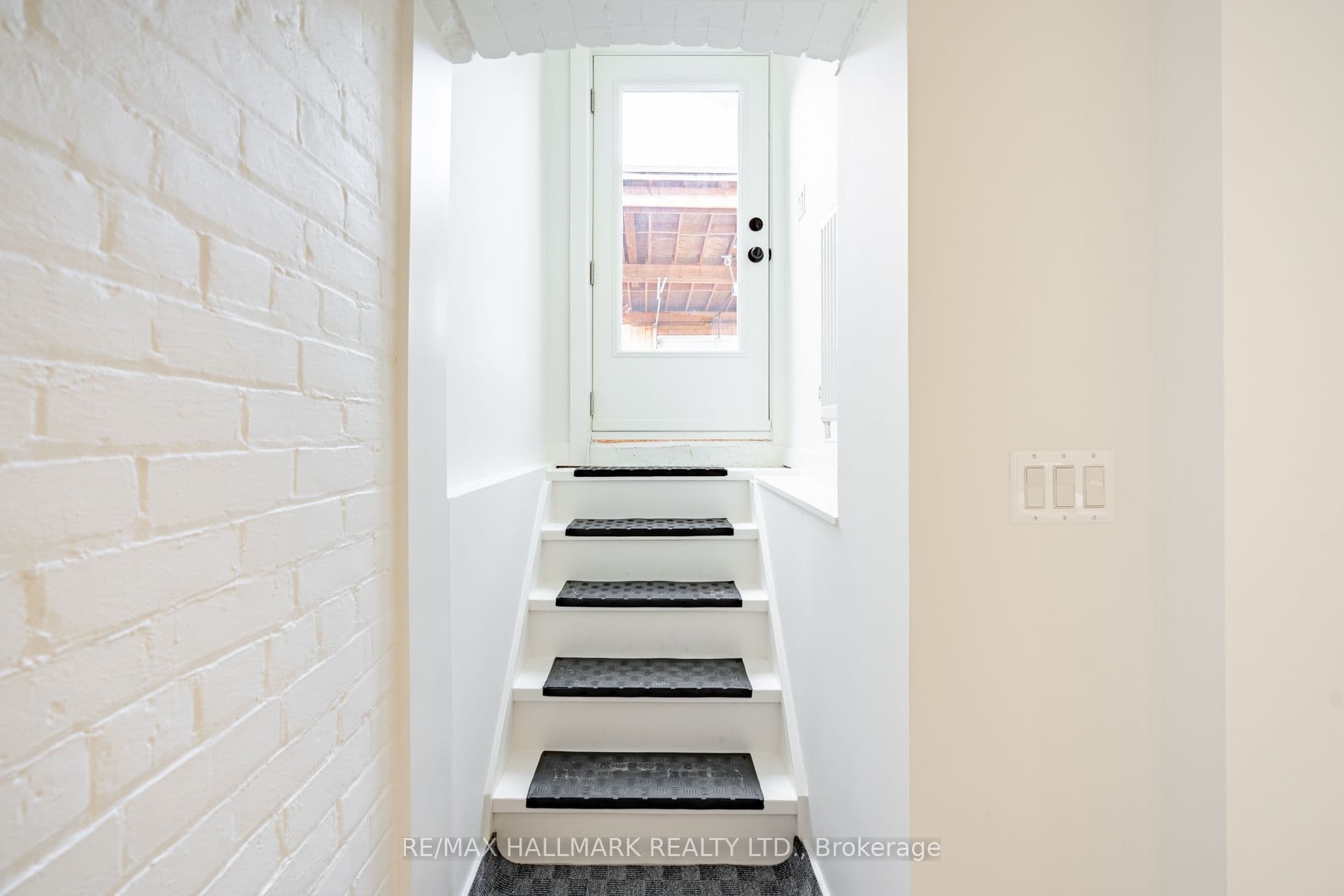 138 Milverton Boulevard Lower, Toronto, ON M4J 1V1