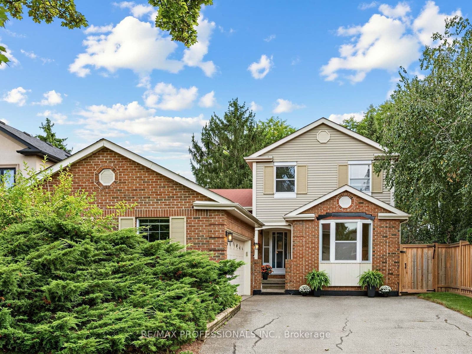 4108 Rolling Valley Drive, Mississauga, ON L5L 2K9