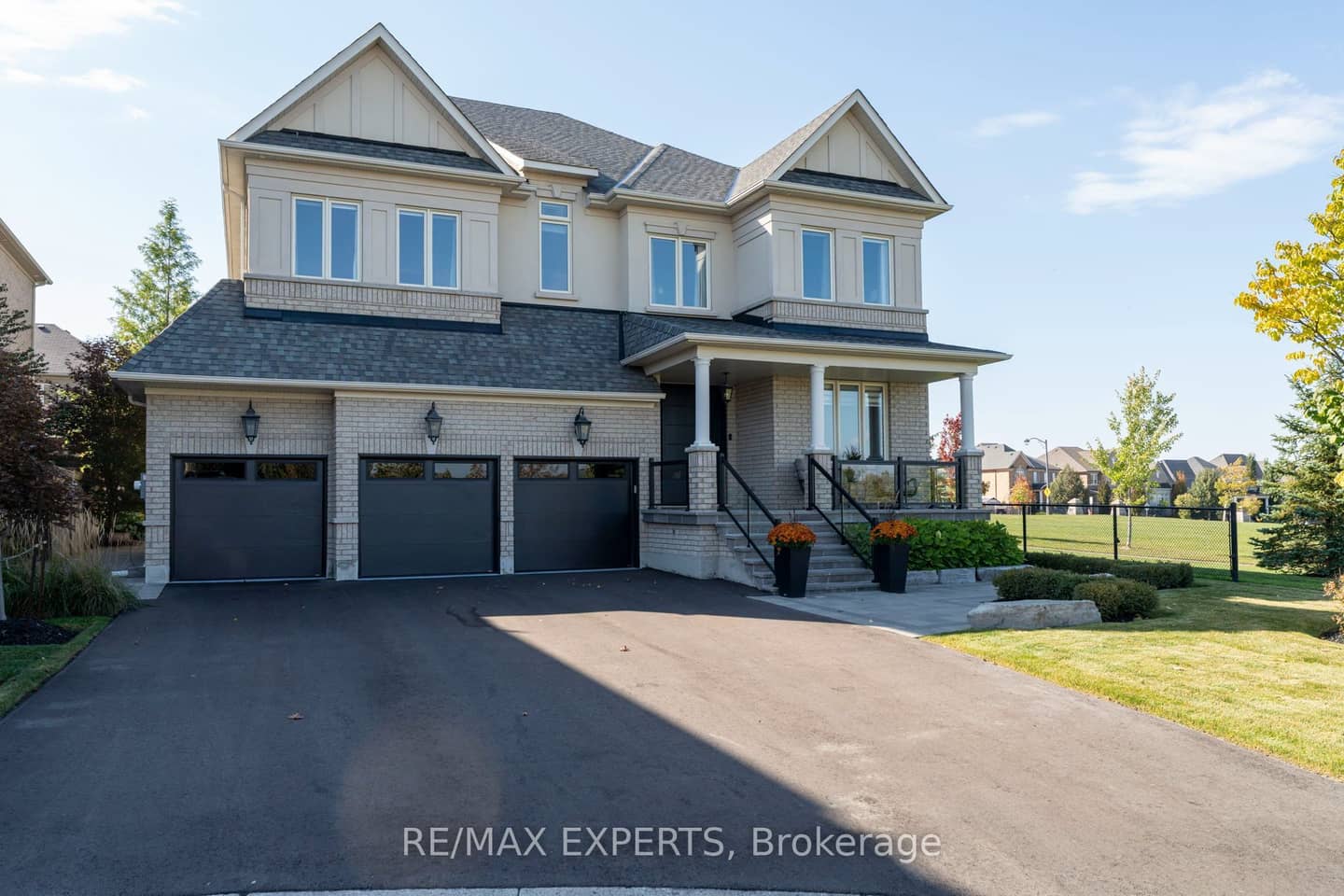 16 Thomas Noble Court, King, ON L7B 0A3