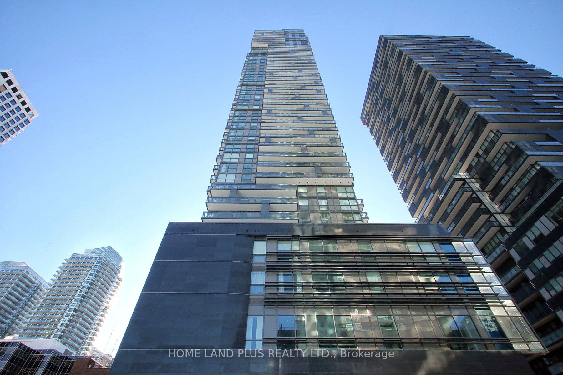 39 Roehampton Avenue 2704, Toronto, ON M4P 1P9