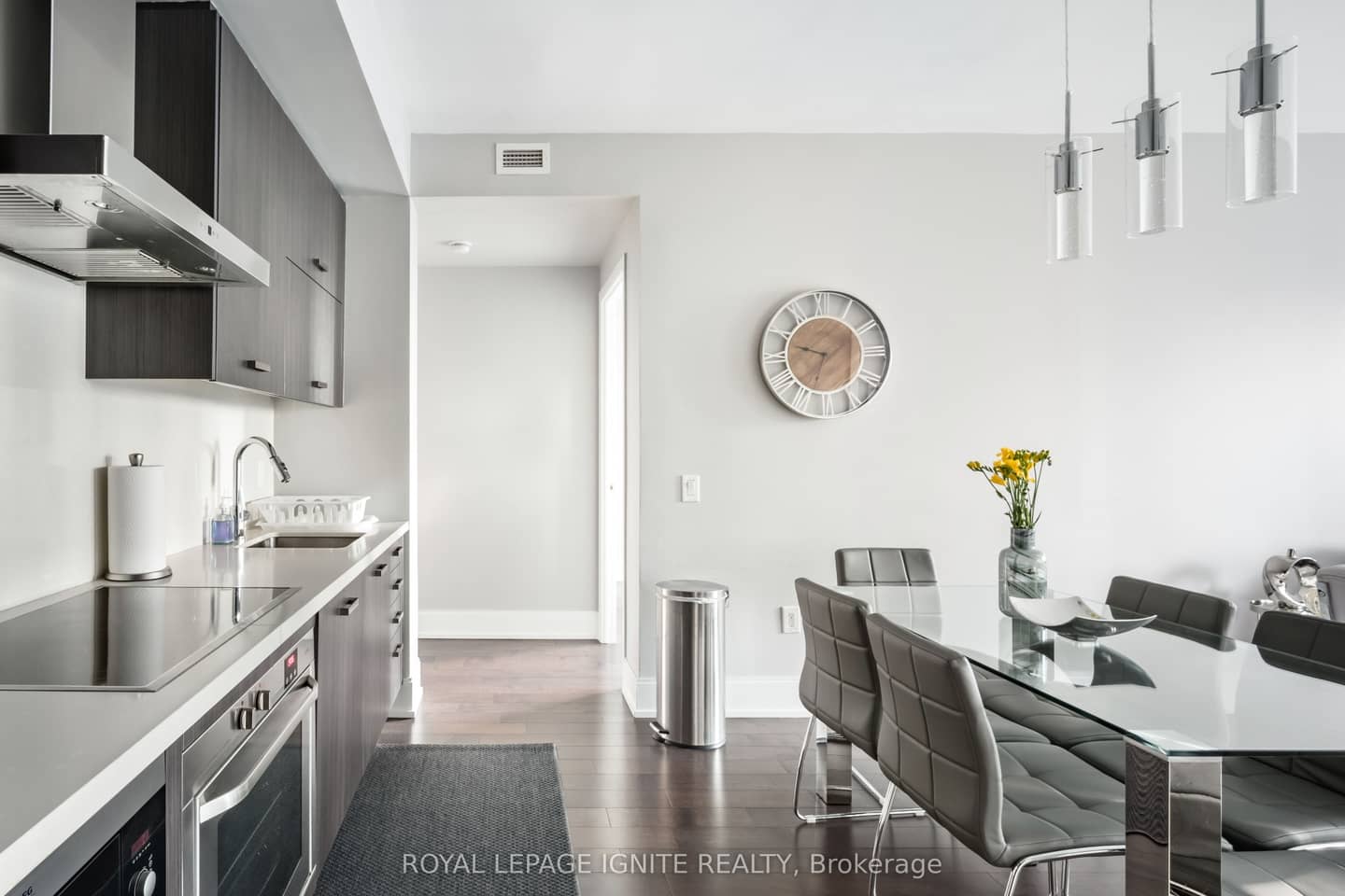 560 Front Street W 828, Toronto, ON M5V 1C1