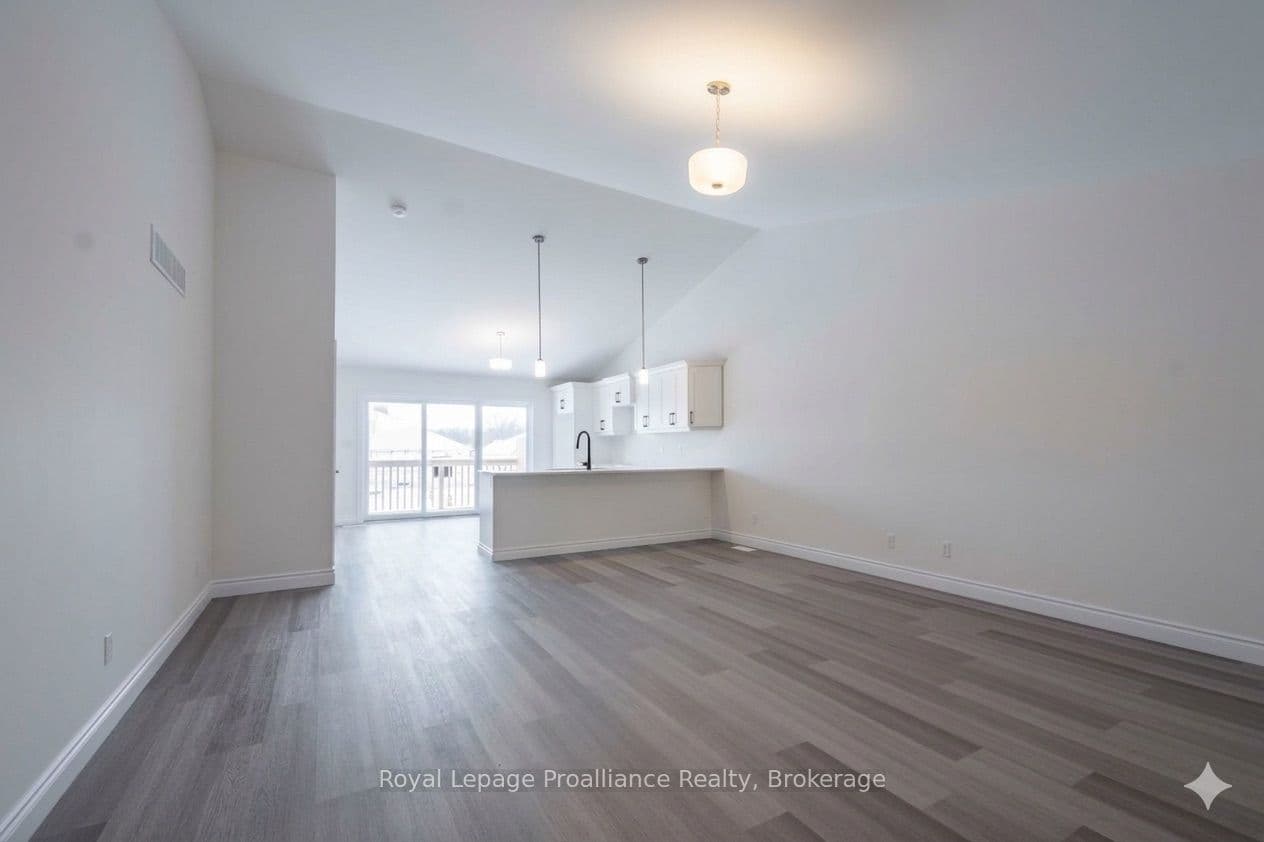 121 Farrington Crescent, Prince Edward County, ON K0K 2T0