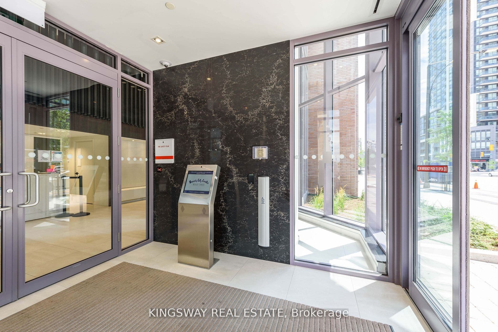 4065 Confederation Parkway 3203, Mississauga, ON L5B 0L4