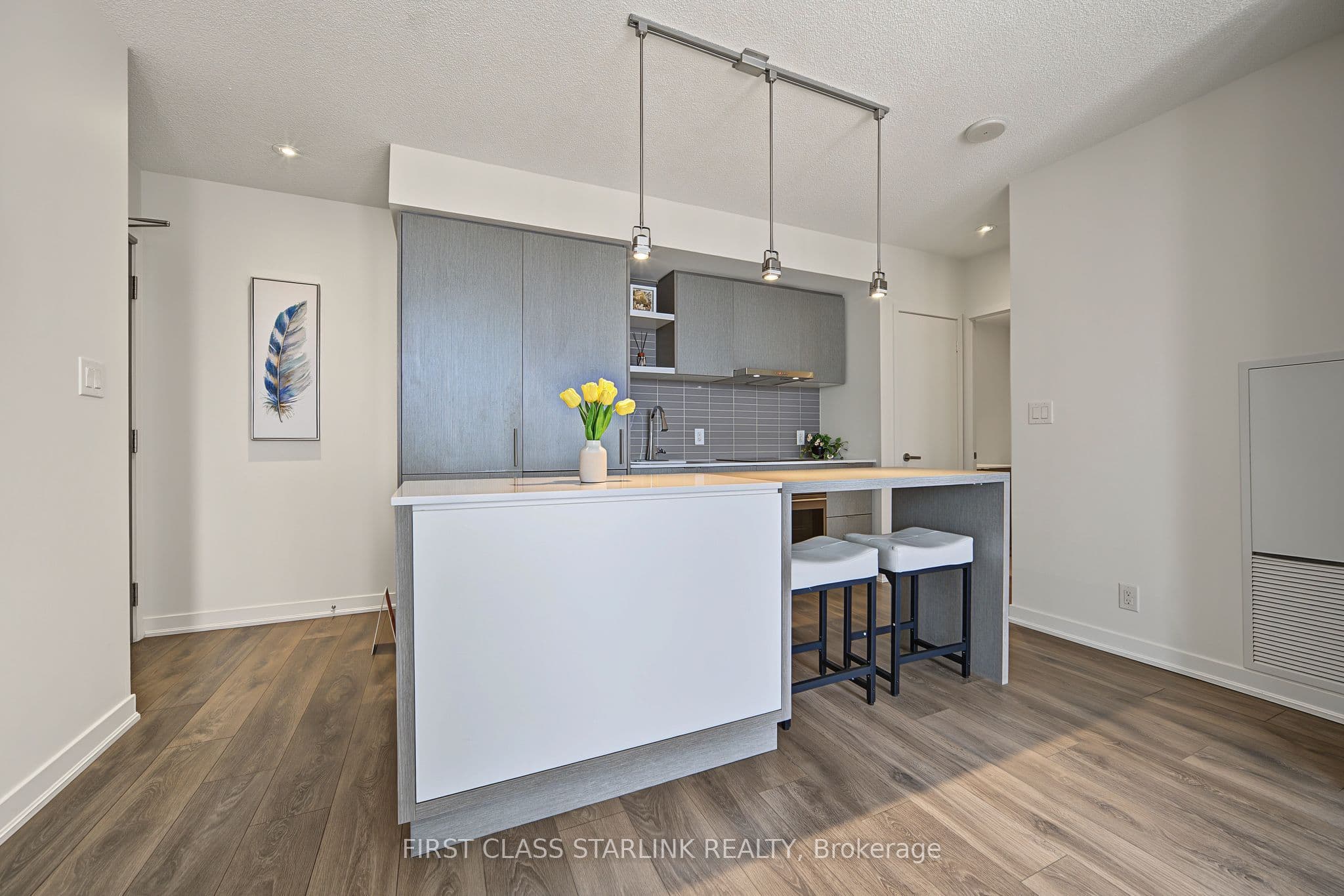 100 Harbour Street 2801, Toronto, ON M5J 0B5