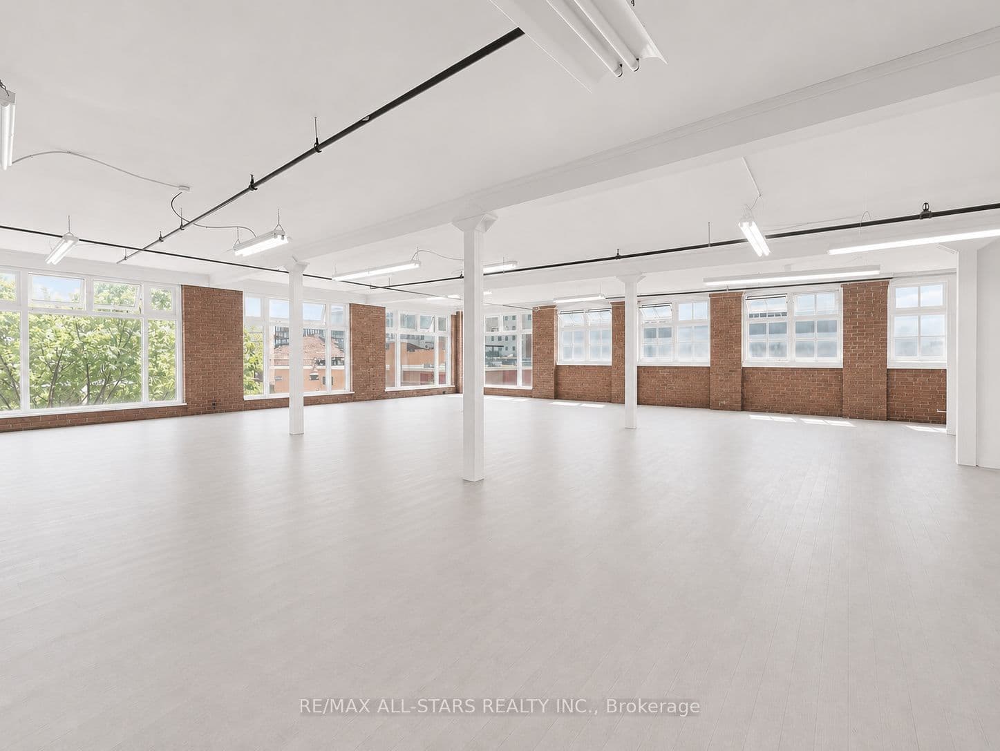 14 Mccaul Street 304, Toronto, ON M5T 1V6