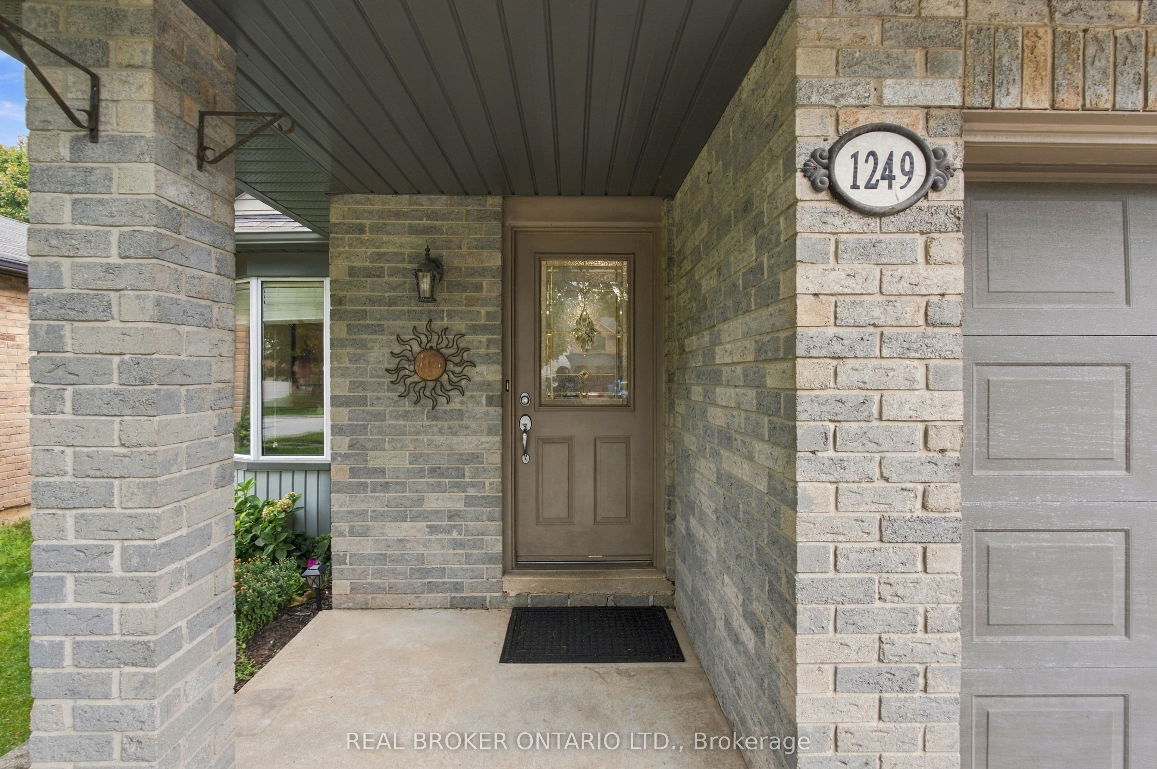 1249 Thorpe Road, Burlington, ON L7S 2C9