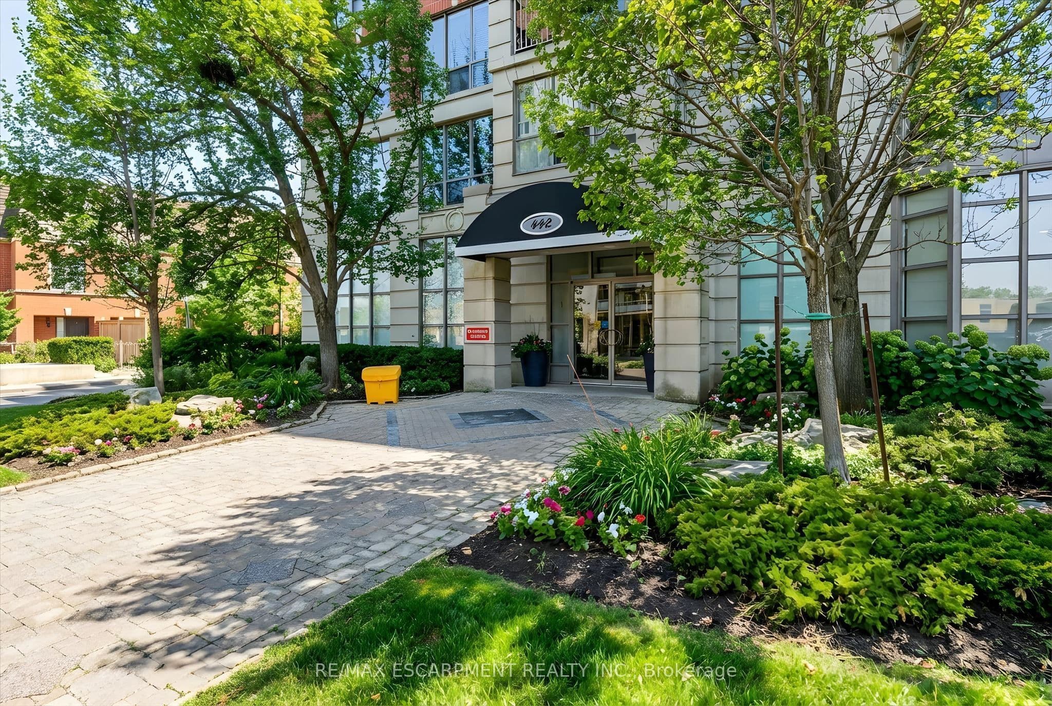 442 MAPLE Avenue 904, Burlington, ON L7S 2L7