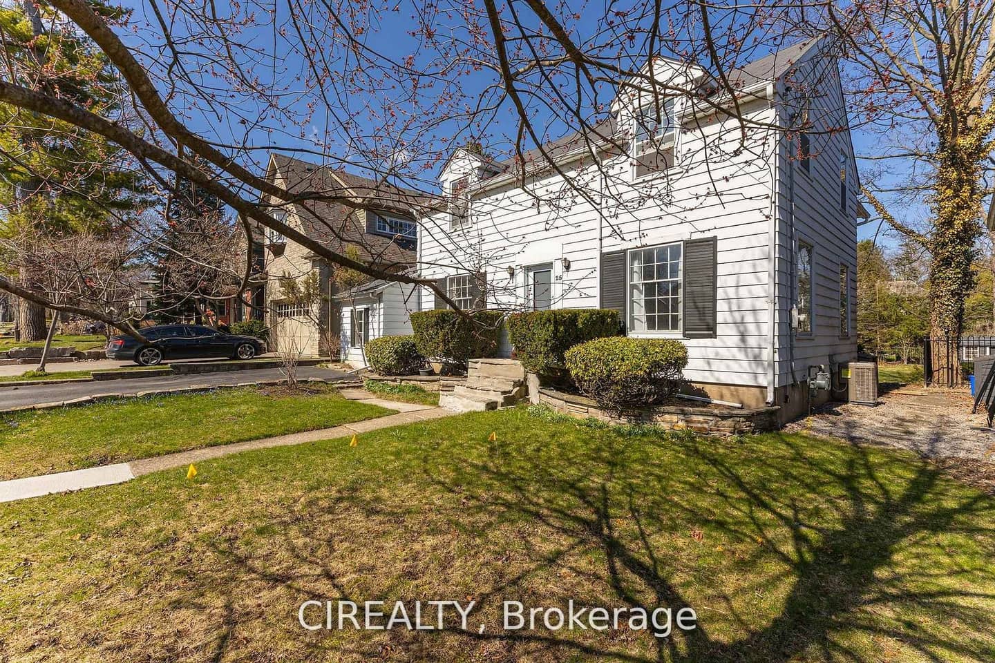 25 Howard Avenue, Oakville, ON L6J 3Y2
