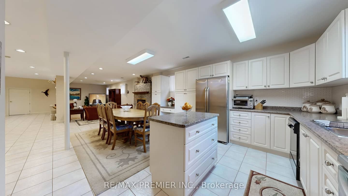 32 Veneto Drive, Vaughan, ON L4L 8X4