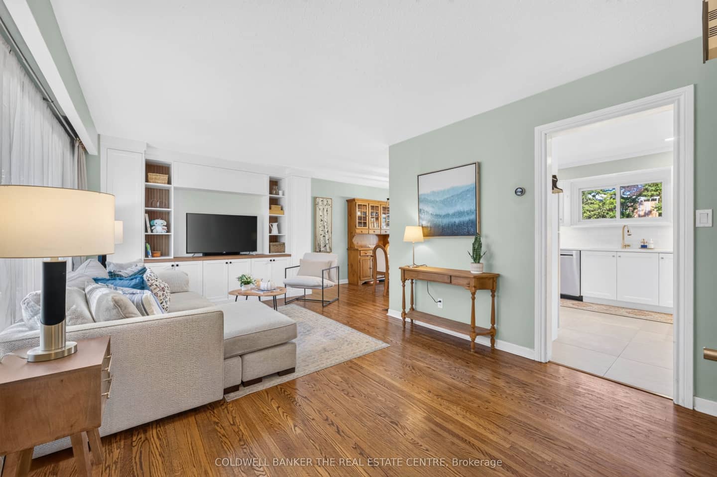 127 Roxborough Road, Newmarket, ON L3Y 3L1