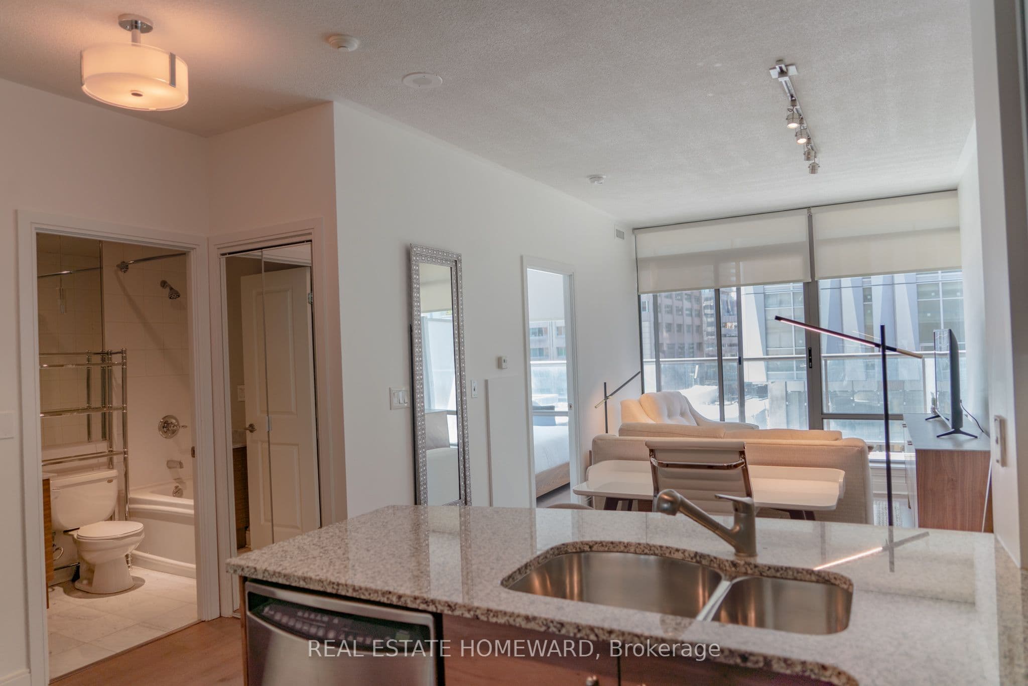 18 Yorkville Avenue 603, Toronto, ON M4W 3Y8