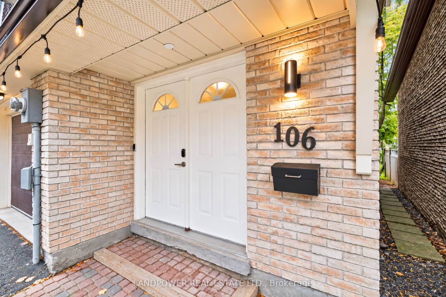 106 Poplar Crescent, Aurora, ON L4G 3L3