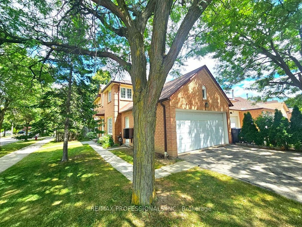 500 Silverthorne Crescent 1, Mississauga, ON L5R 1W3