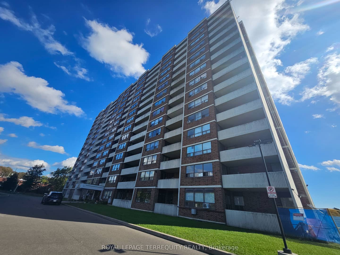 25 Sunrise Avenue 311, Toronto, ON M4A 2S2