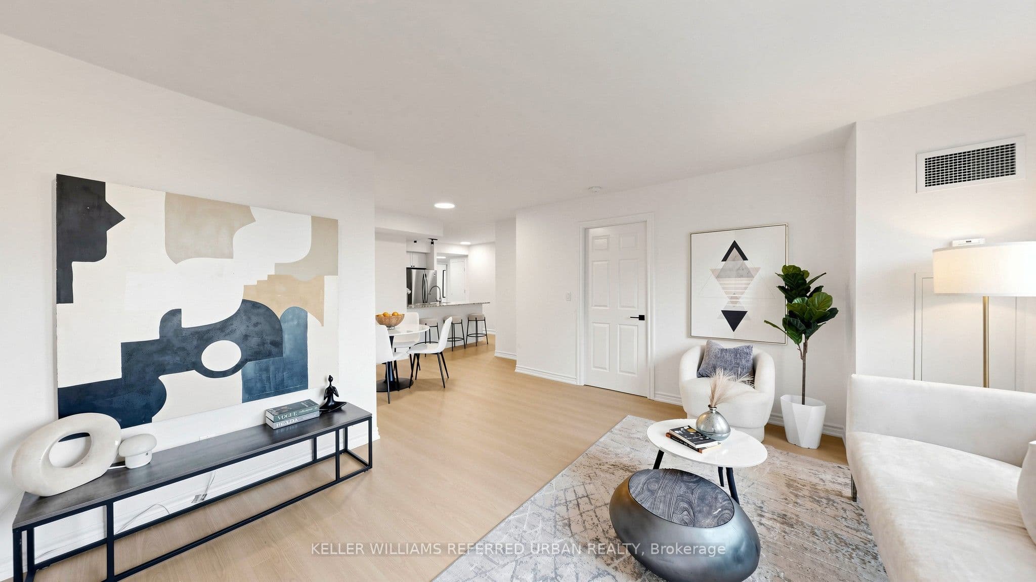 761 Bay Street 2205, Toronto, ON M5G 2R2
