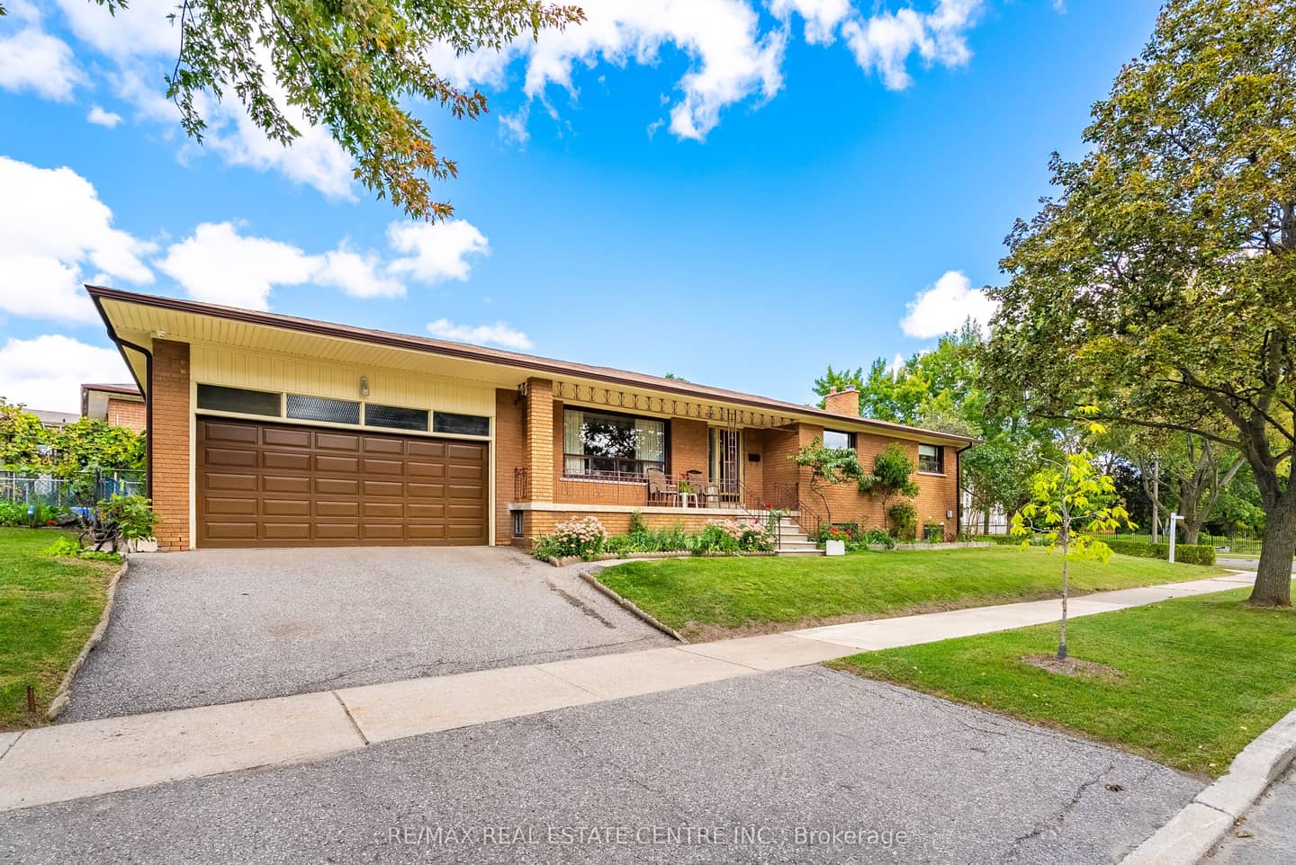 4 Dunreo Drive, Toronto, ON M3L 2E9