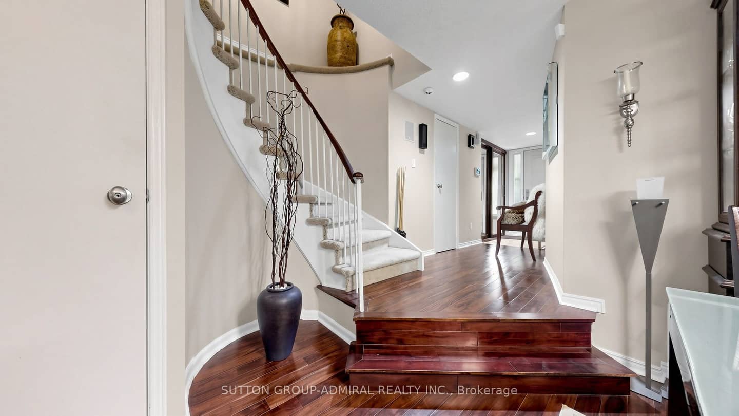 4 Doral Gate, Markham, ON L3T 7K6