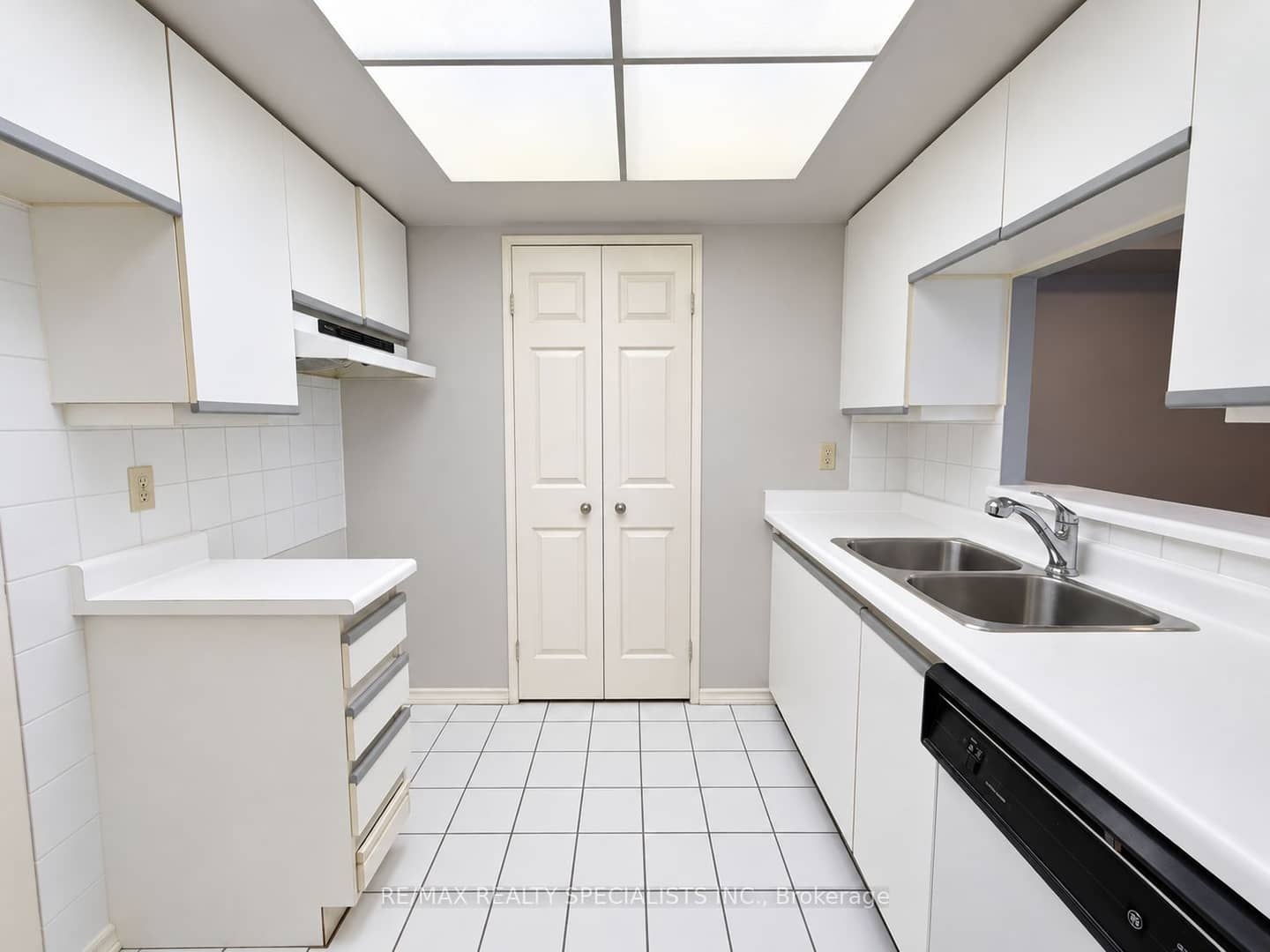 285 Enfield Place 2202, Mississauga, ON L5B 3Y6