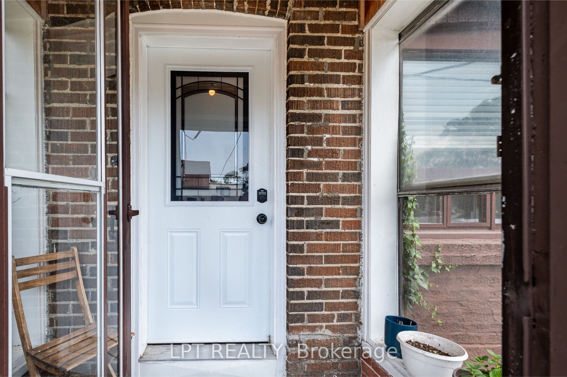 541 Vaughan Road, Toronto, ON M6C 2R2