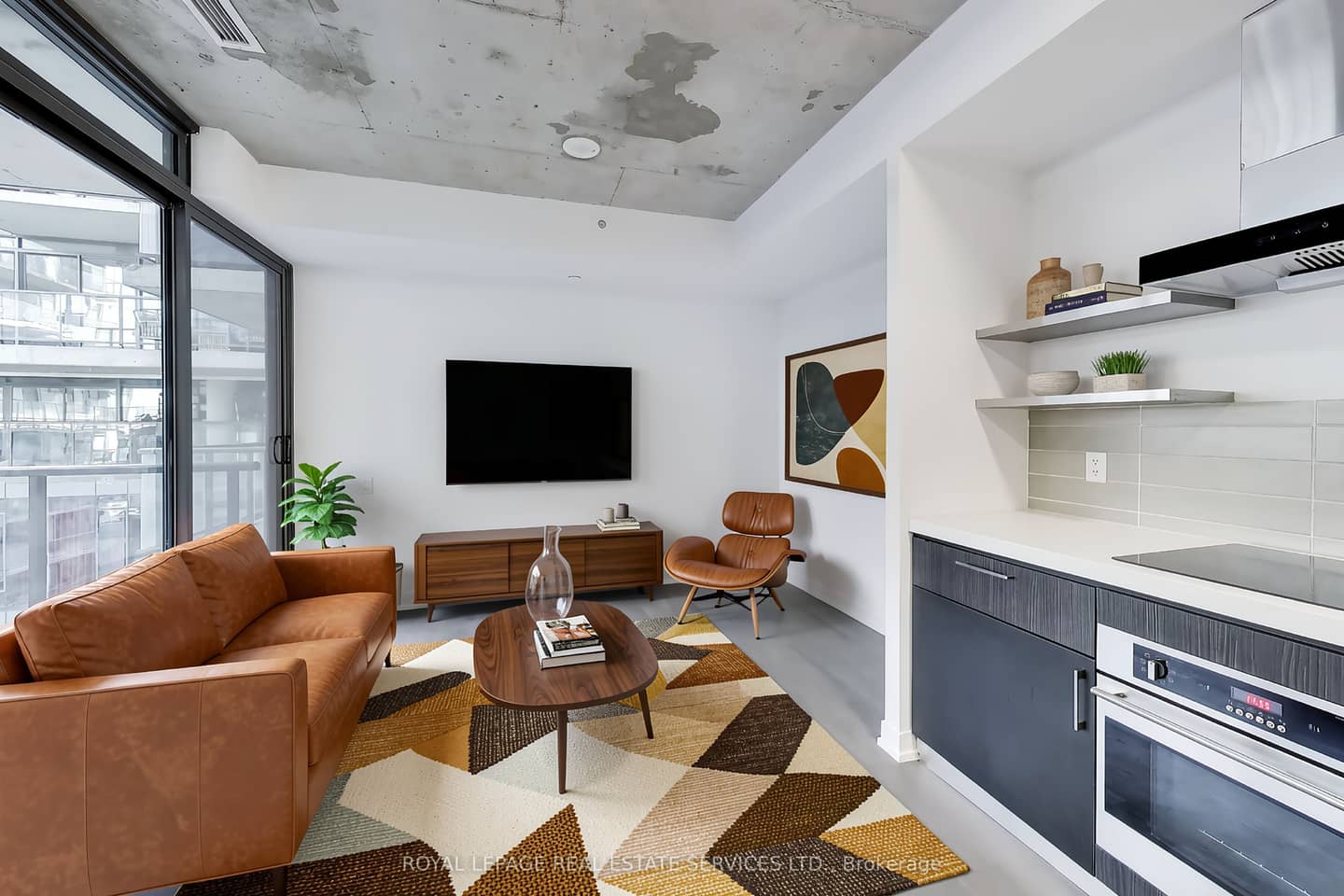 560 King Street W 626, Toronto, ON M5V 0L6