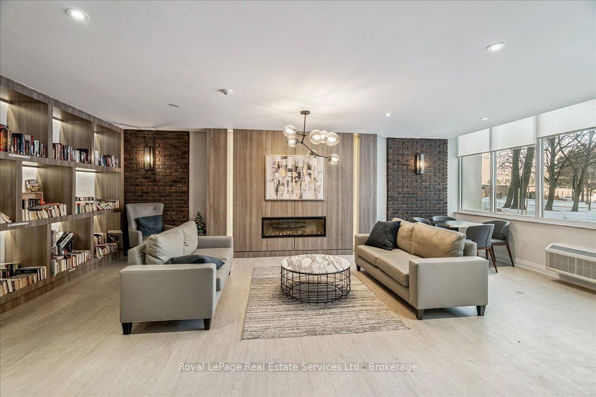 966 Inverhouse Drive 812, Mississauga, ON L5J 4B6