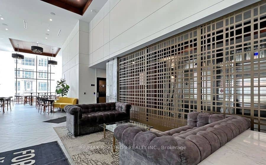 38 Iannuzzi Street 1503, Toronto, ON M5V 0S2