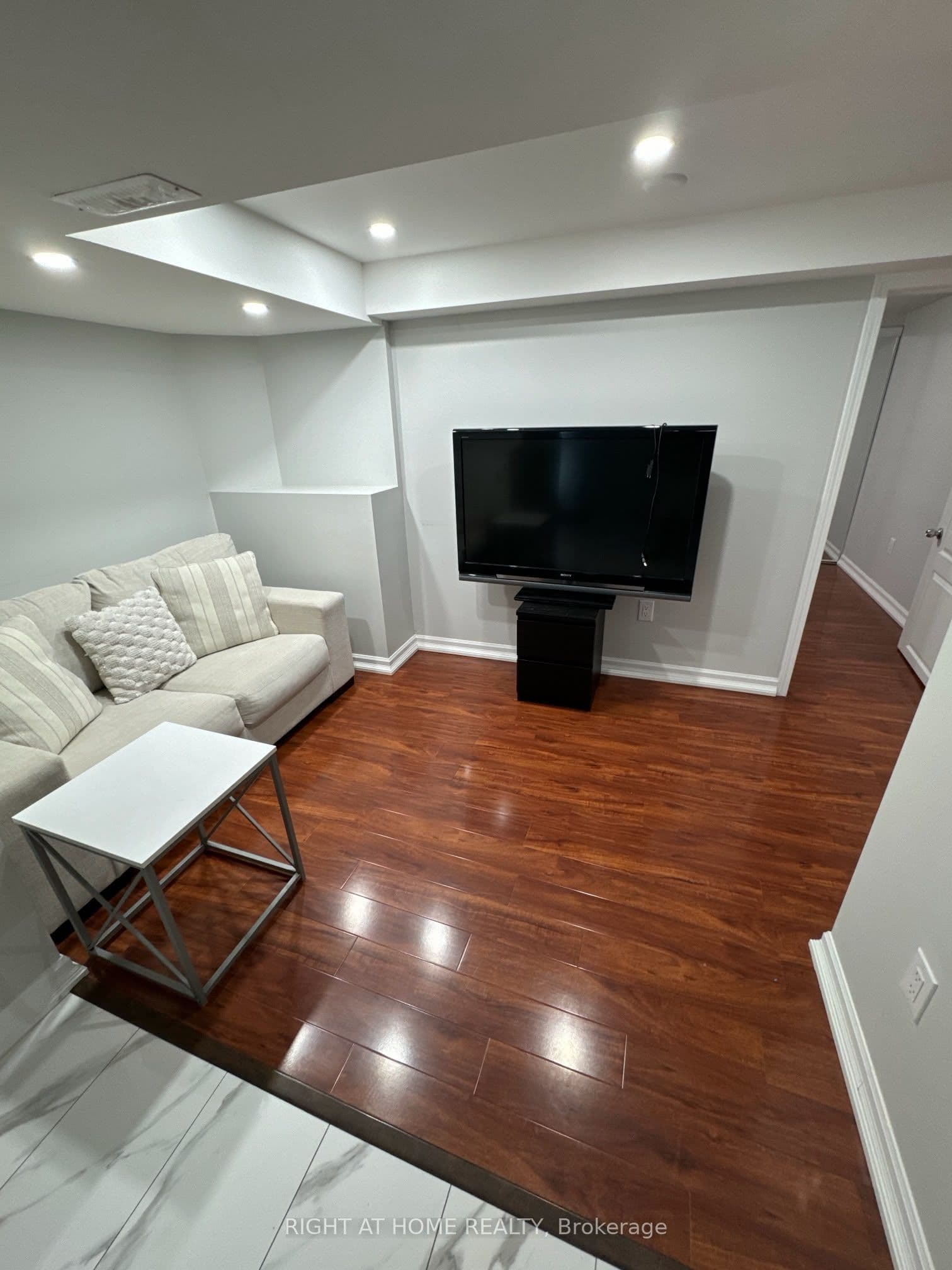 314 Harrowsmith Drive Lower, Mississauga, ON L5R 1P7