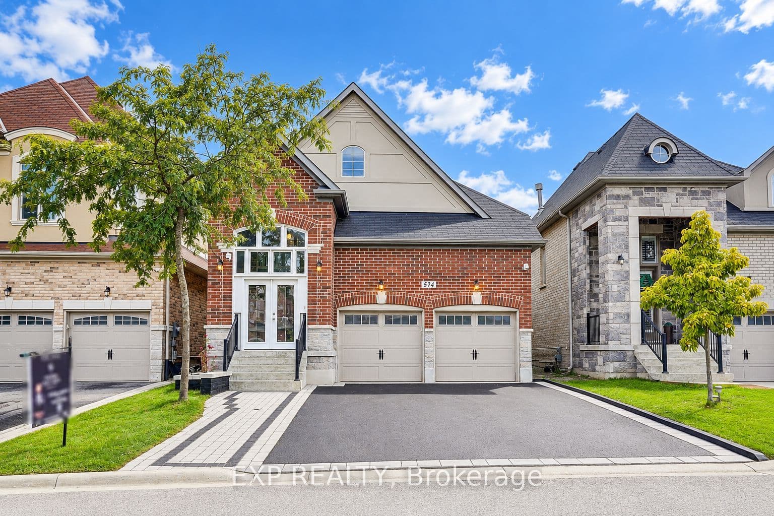 574 Sweetwater Crescent, Newmarket, ON L3X 0H6