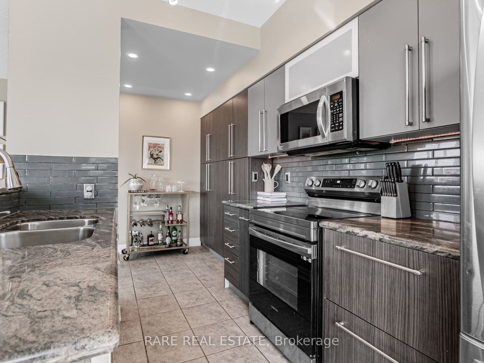 2119 Lake Shore Boulevard W 703, Toronto, ON M8V 4E8