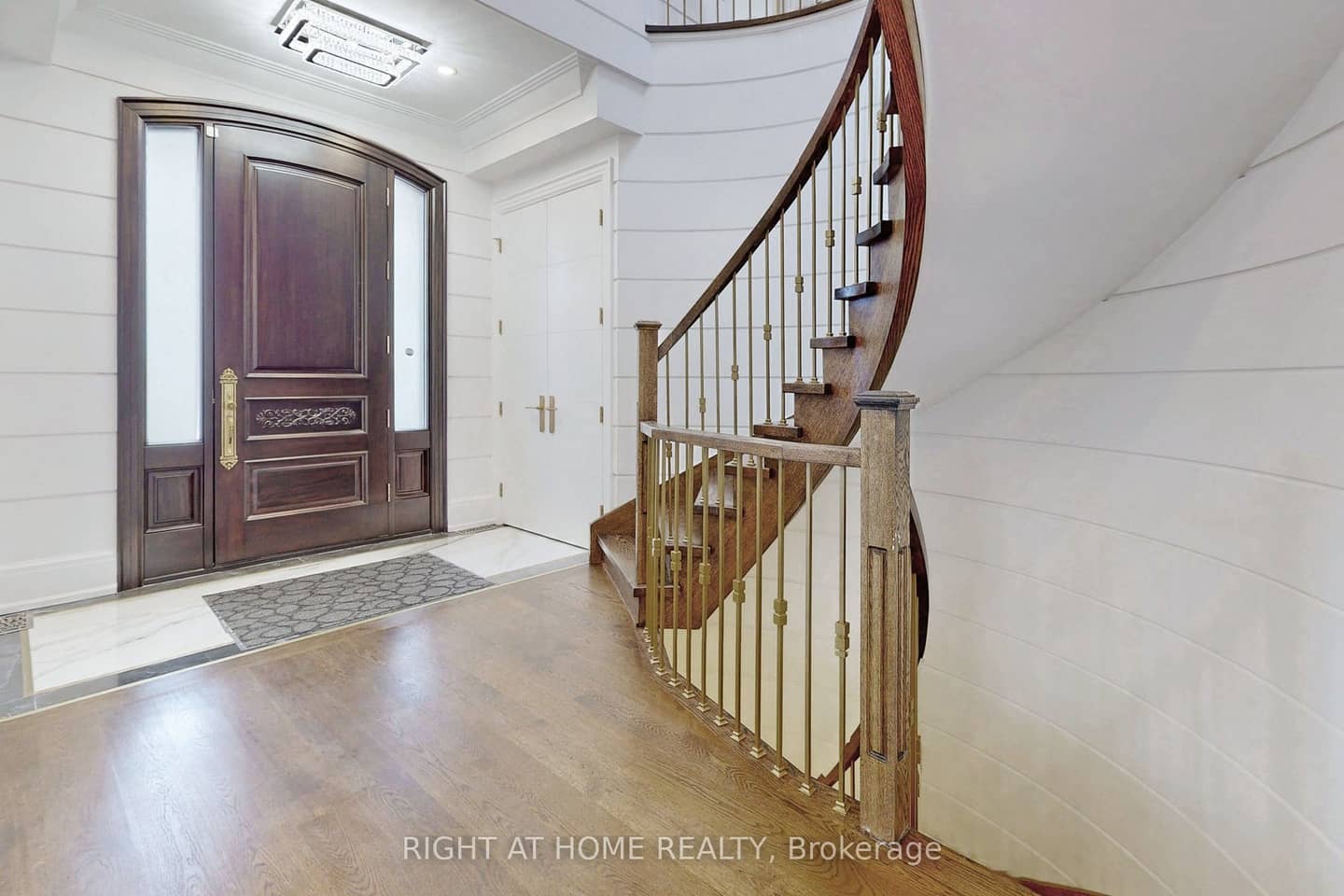10 Jocelyn Crescent, Toronto, ON M3B 1A2