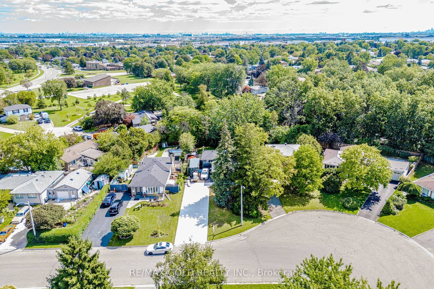 44 Deloraine Drive, Brampton, ON L6T 1T7