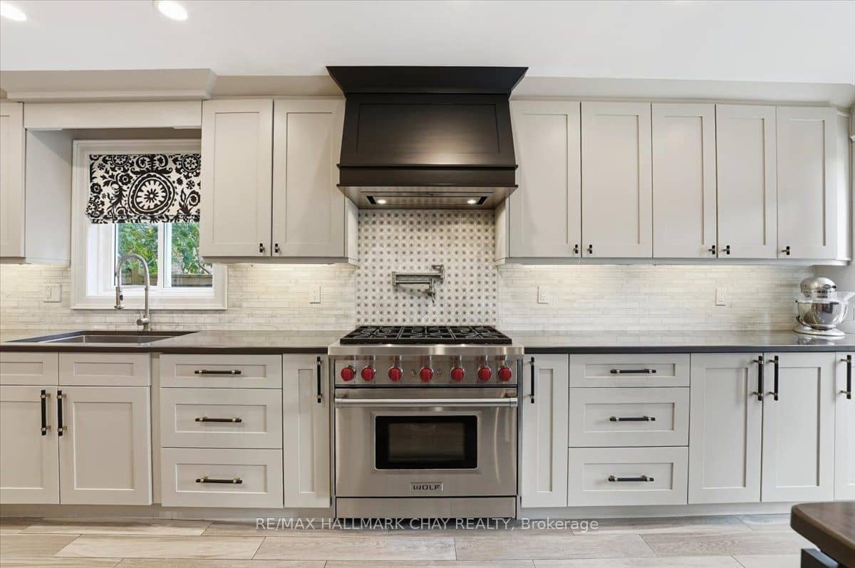 5 Draper Court, Whitby, ON L1P 1G7
