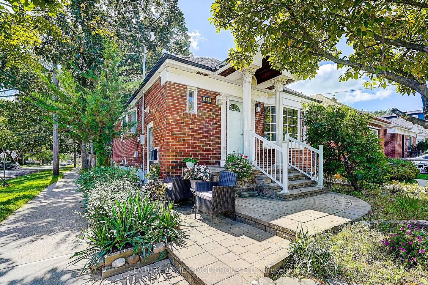 441 Rimilton Avenue, Toronto, ON M8W 2G7