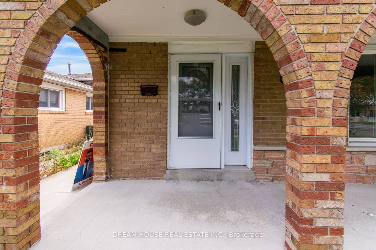 3764 Wyewood Road, Mississauga, ON L4T 2A2