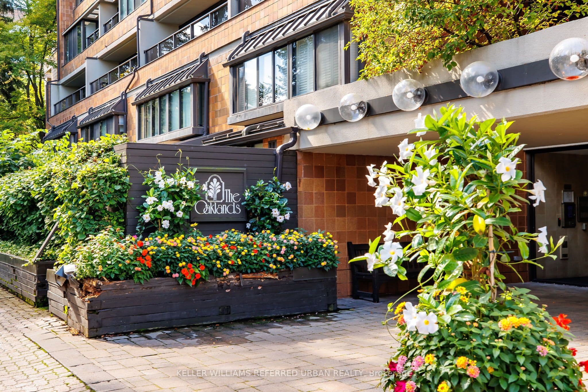 40 Oaklands Avenue 321, Toronto, ON M4V 2Z3