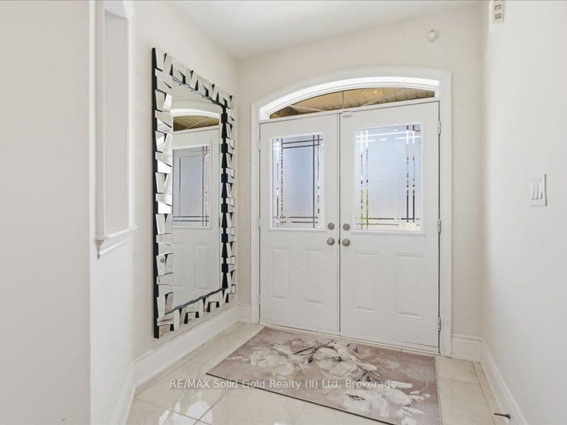 39 Avanti Crescent, Hamilton, ON L8B 1W7