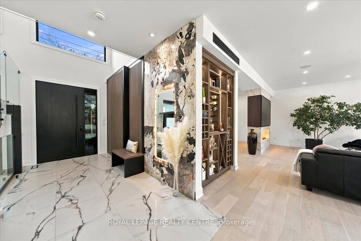 116 Elmcrest Road, Toronto, ON M9C 3R9
