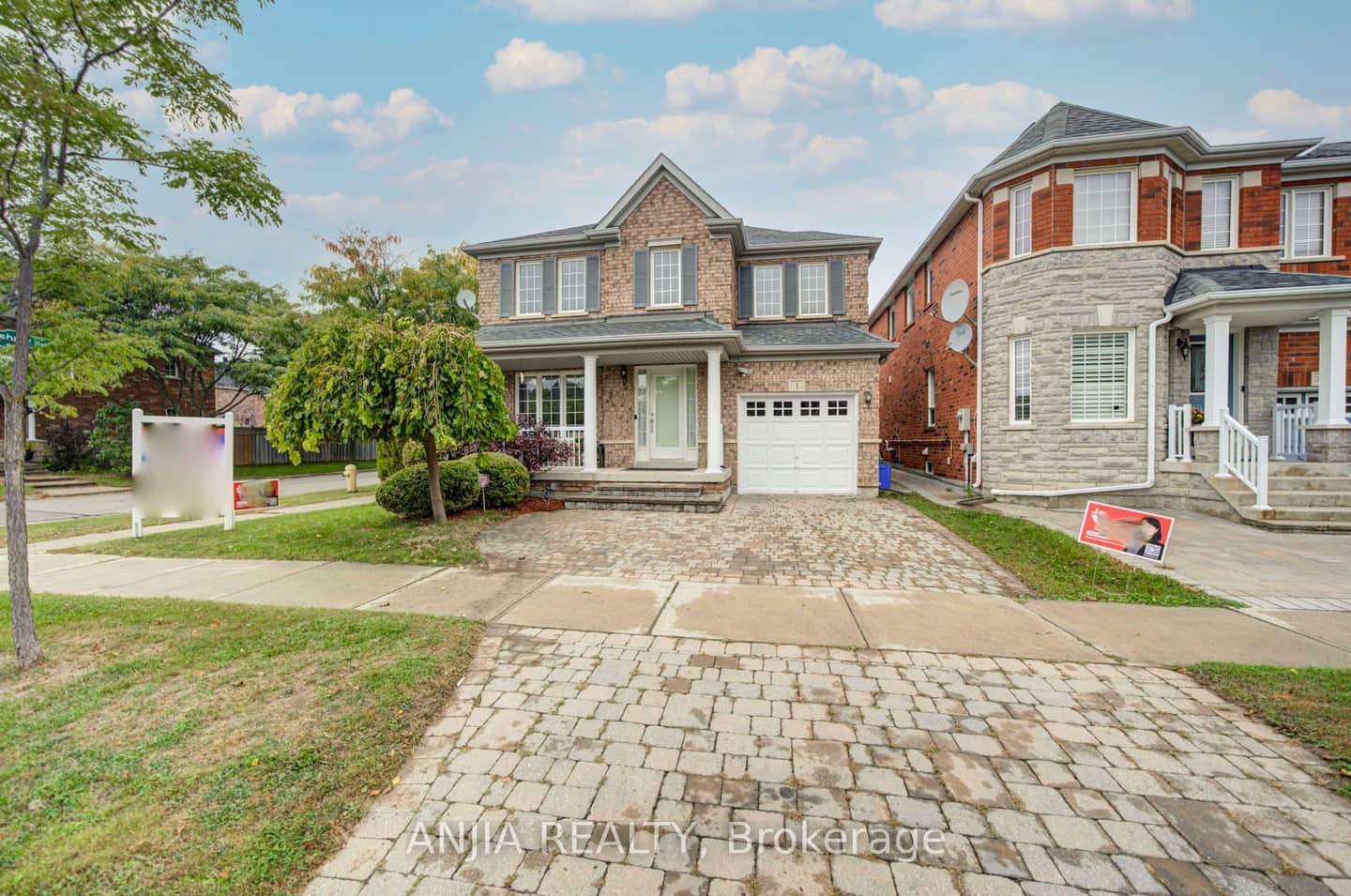 1 Aylesbury Gate, Markham, ON L6C 2R6