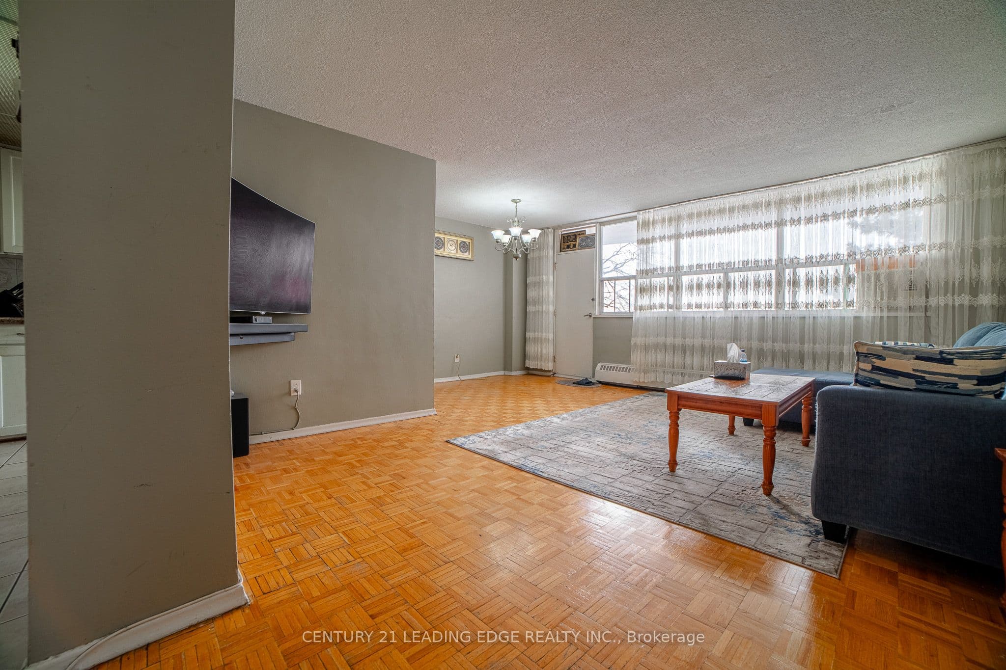80 Grandravine Drive 402, Toronto, ON M3J 1B2