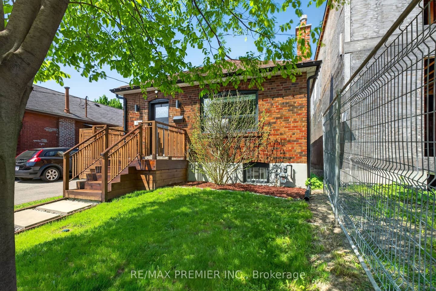 154 Fifth Street, Toronto, ON M8V 2C7