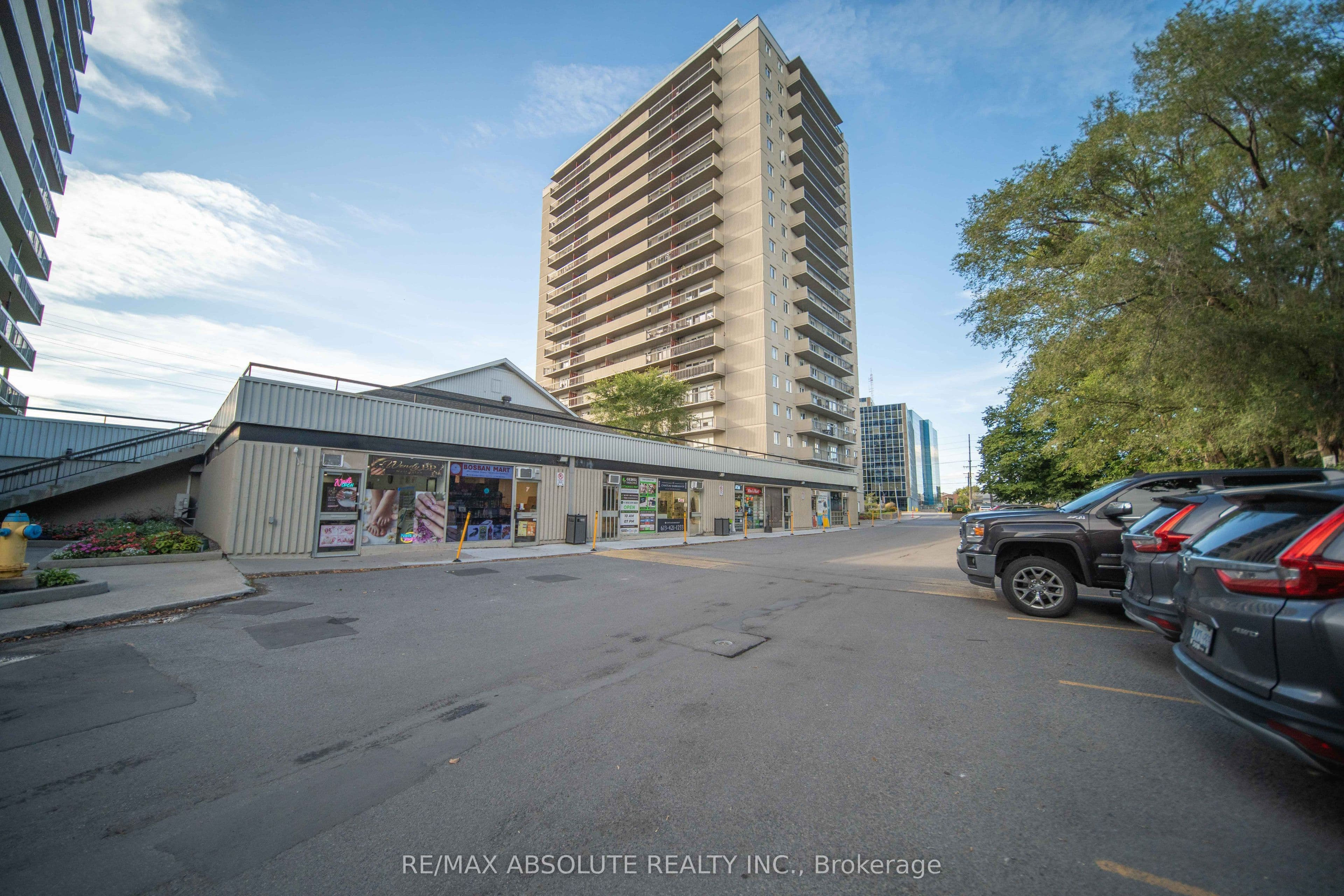 158 A Mcarthur Ave Avenue 510, Vanier and Kingsview Park, ON K1L 7E7