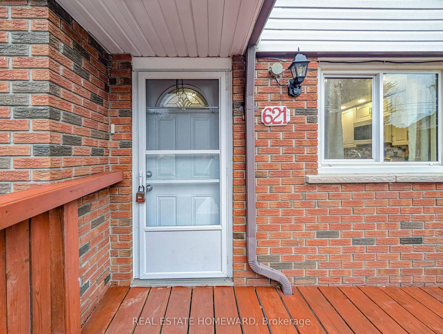 621 Byron Street S, Whitby, ON L1N 4R6