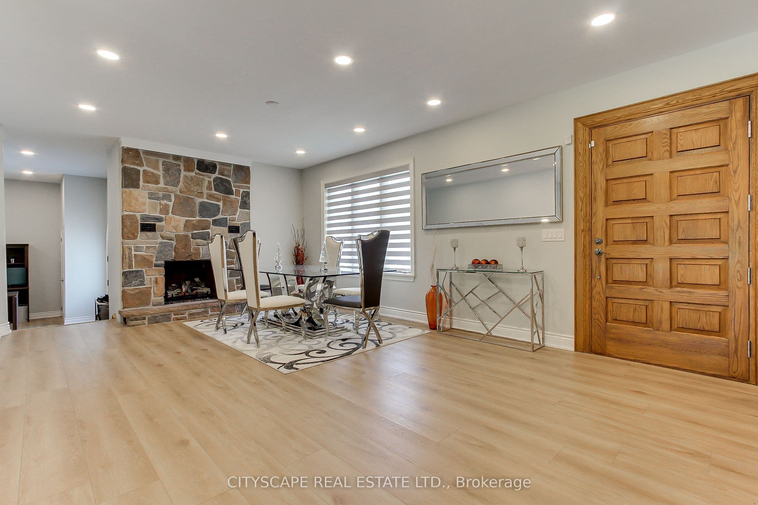 1543 Indian Grove, Mississauga, ON L5H 2S5