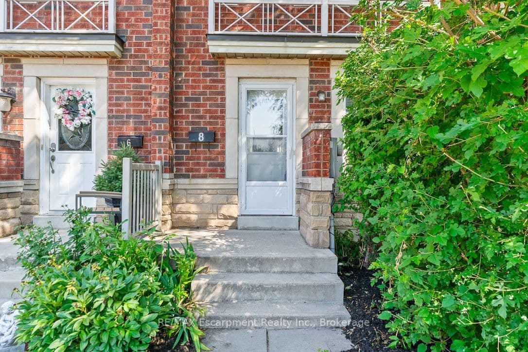 8 JIM BAIRD Mews, Toronto, ON M3L 0C6