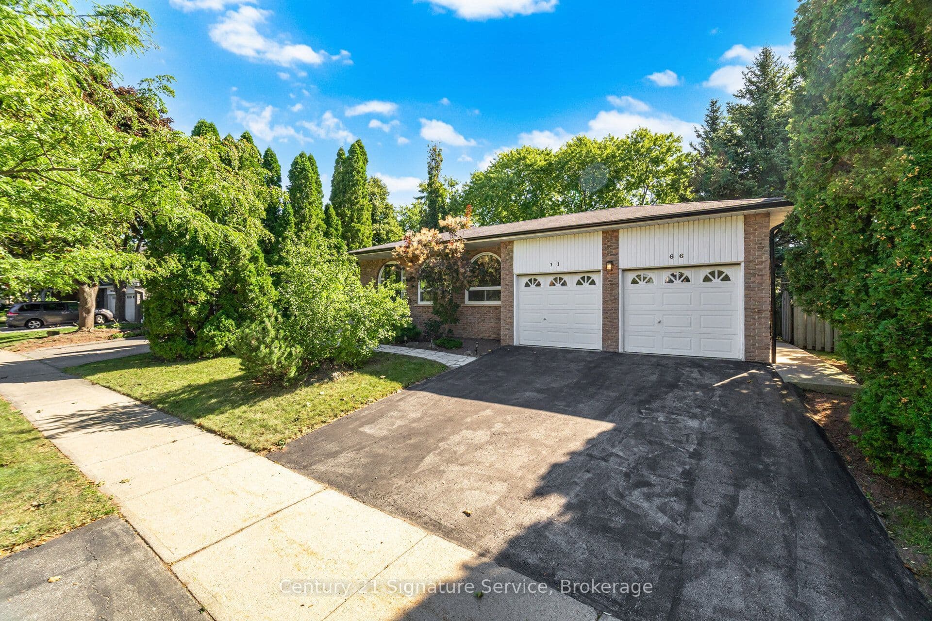 1166 Grand Boulevard, Oakville, ON L6H 2V1