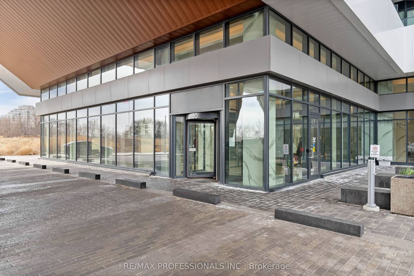 30 Shore Breeze Drive 1614, Toronto, ON M8V 0J1
