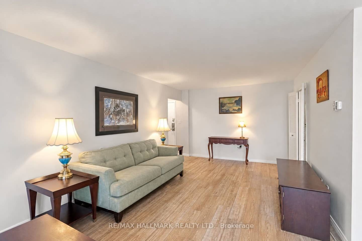 1 Massey Square 1419, Toronto, ON M4C 5L4